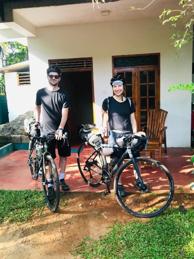 Dinesh Safari Homestay Udawalawe Bagian luar foto