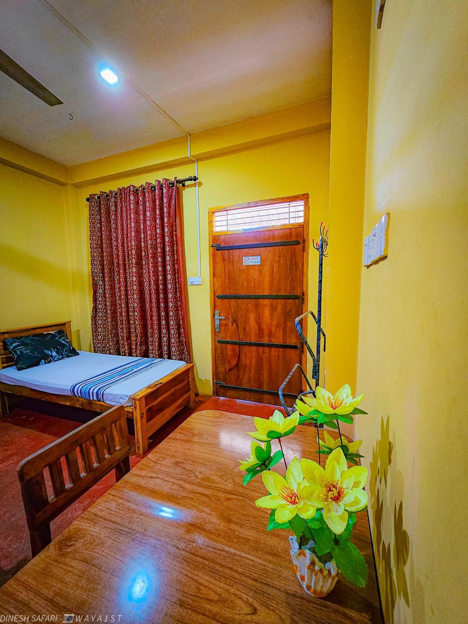 Dinesh Safari Homestay Udawalawe Bagian luar foto