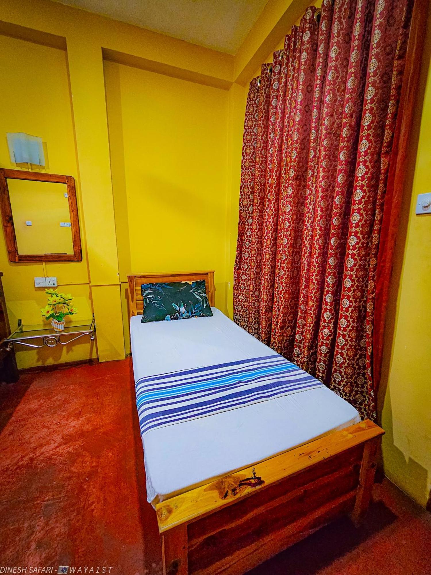 Dinesh Safari Homestay Udawalawe Bagian luar foto