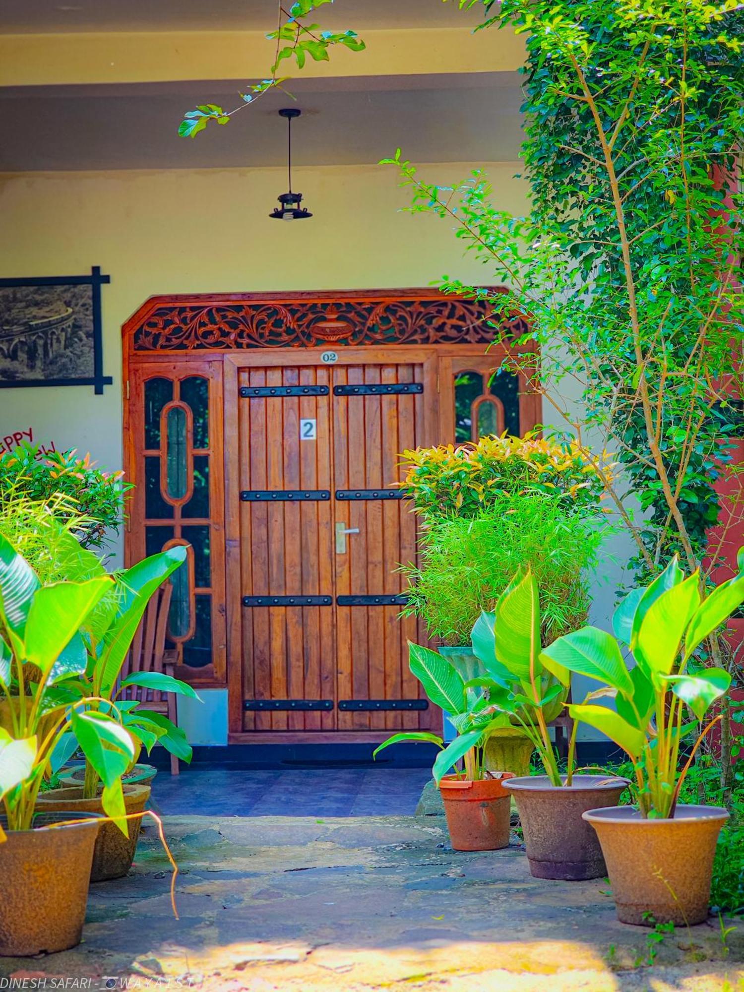 Dinesh Safari Homestay Udawalawe Bagian luar foto