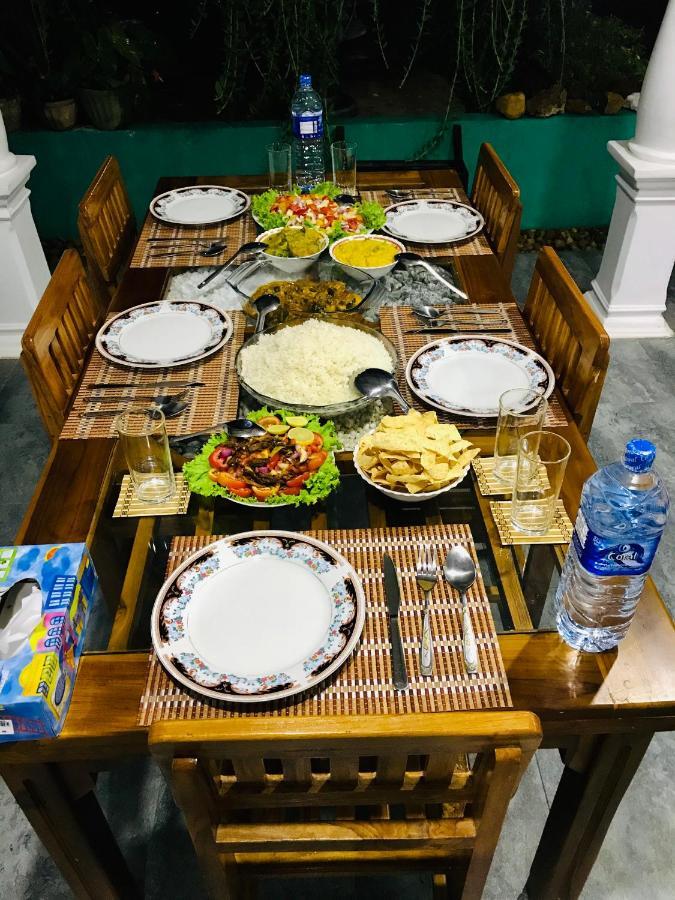 Dinesh Safari Homestay Udawalawe Bagian luar foto